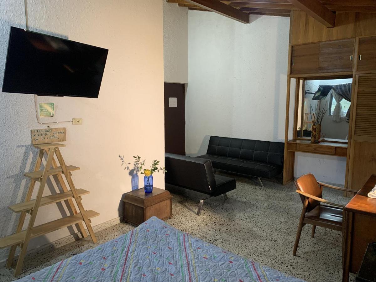 Al Bosque Hostel & Glamping Santa Elena  Buitenkant foto