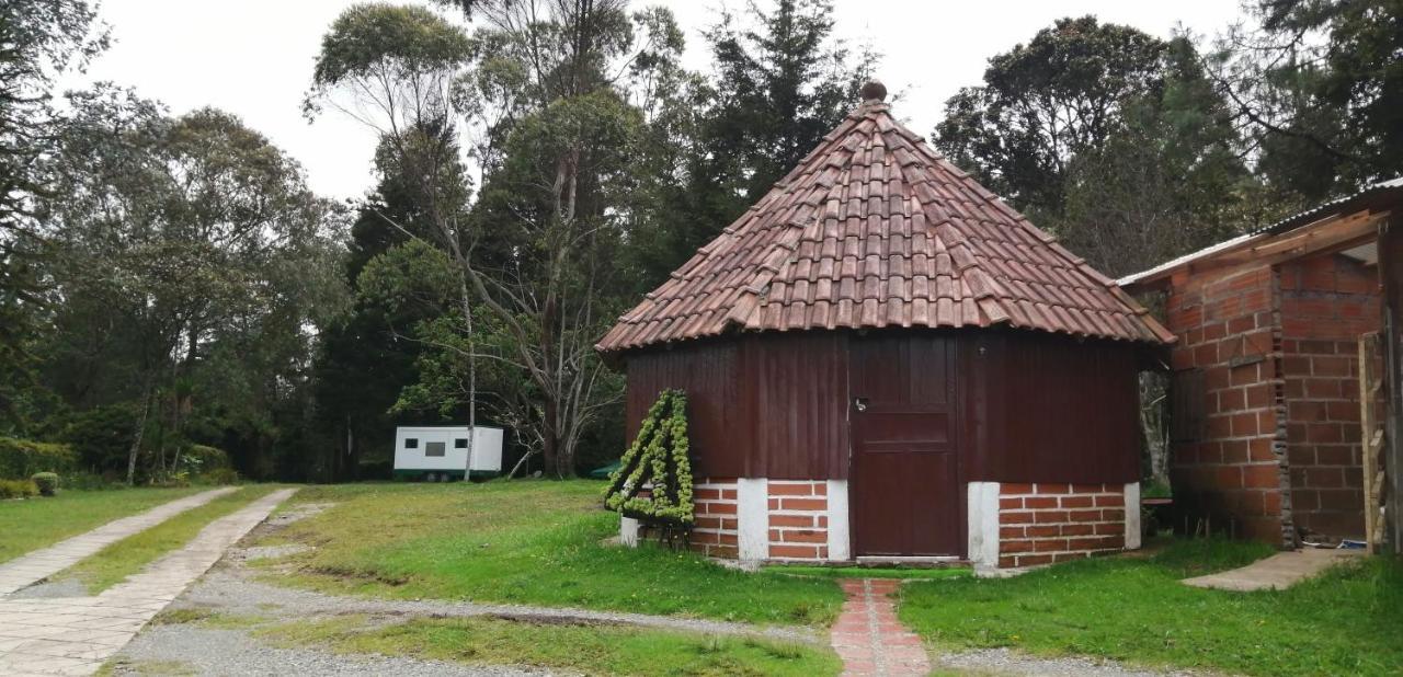 Al Bosque Hostel & Glamping Santa Elena  Buitenkant foto