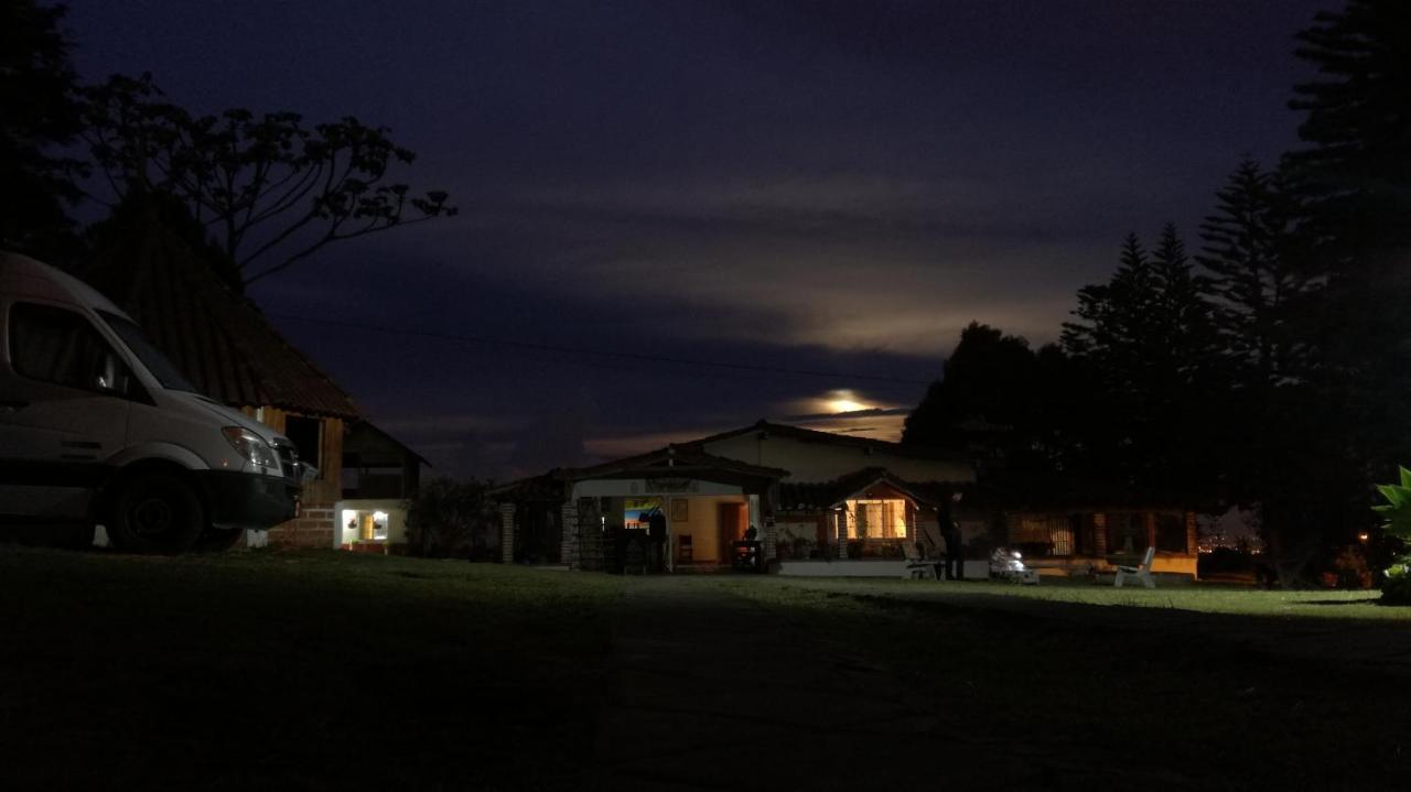 Al Bosque Hostel & Glamping Santa Elena  Buitenkant foto